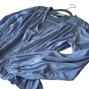 Periwinkle Blue Women's Top, v-neck, super soft fabric, sz medium